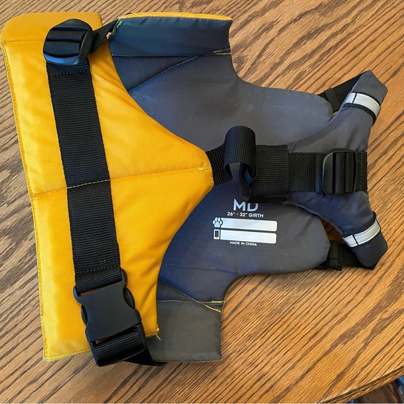 Dog Life Swim Vest size medium - Picture 2 of 3
